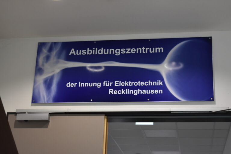 Innung für Elektrotechnik Recklinghausen sucht Ausbilder für Elektroniker Fachrichtung Energie- und Gebäudetechnik